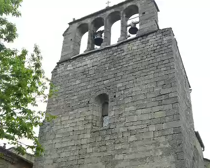 PXL136 Clocher à peigne (XIIè siècle) de l'Eglise St-Pierre